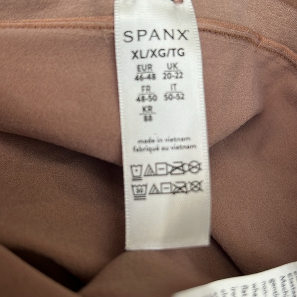 🆕 SPANX Higher Power short cafe au lait - Picture 5 of 5
